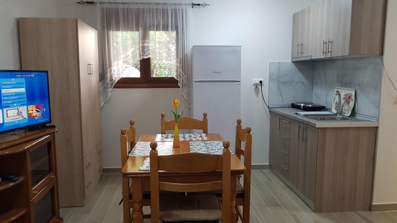 Fyllou Apartment Asproválta Eksteriør bilde